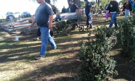 hallan un feretro al exhumar la tumba del nino que fue hallado mutilado en miramar hallan un feretro al exhumar la tumba del nino que fue hallado mutilado en miramar