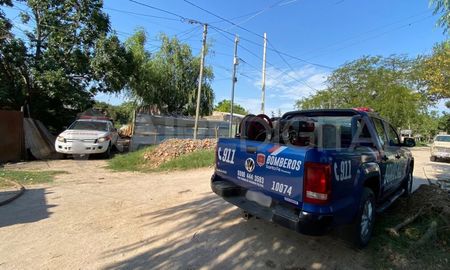Bomberos de Santa Fe controlaron un incendio en una vivienda de barrio Cabal. Bomberos de Santa Fe controlaron un incendio en una vivienda de barrio Cabal.