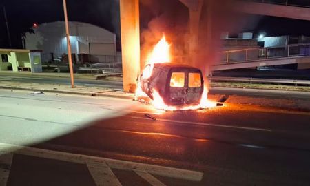 Un hombre murió calcinado tras chocar y quedar atrapado dentro del auto. Un hombre murió calcinado tras chocar y quedar atrapado dentro del auto.