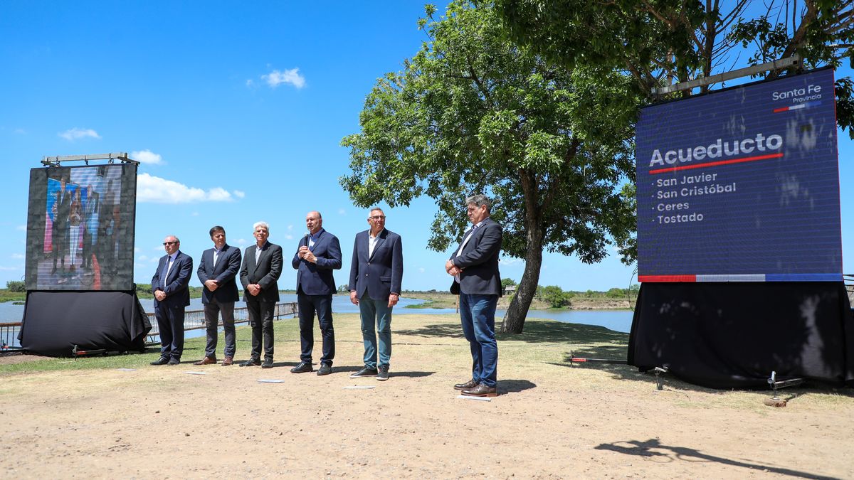 La firma se realizó entre la Secretaría de Infraestructura y Política Hídrica; y la UTE adjudicataria de la obra, integrada por las empresas Supercemento S.A.I.C; Benito Roggio e Hijos S.A; Rovella Carranza S.A.; y Centro Construcciones S.A.