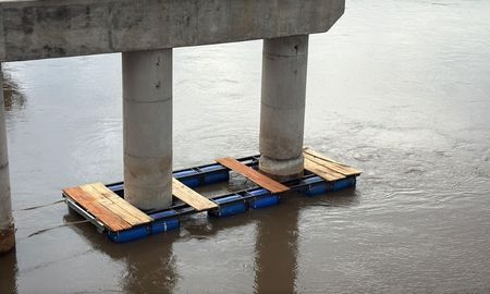 Vialidad Provincial confirmó que la falla detectada en una columna sobre el río Salado es superficial y no será necesario demoler la estructura. Vialidad Provincial confirmó que la falla detectada en una columna sobre el río Salado es superficial y no será necesario demoler la estructura.