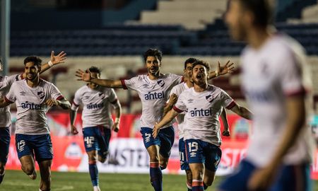 Nacional eliminó a Independiente del Valle en penales y será rival de River en cuartos de la Copa Libertadores. Nacional eliminó a Independiente del Valle en penales y será rival de River en cuartos de la Copa Libertadores.