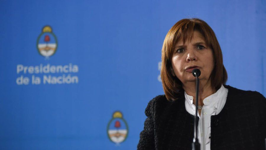 “Convoque, de acuerdo al artículo 13 de la ley, a un Comité de Crisis, para cesar con las balaceras y tiroteos que ponen en riesgo la vida de los ciudadanos”, propuso Bullrich en la carta. 