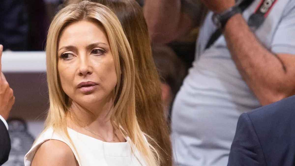 Fabiola Yáñez es una periodista y actriz argentina, pareja de Alberto Fernández, presidente de la Nación Argentina, desde 2019 hasta 2023, por lo que ocupó durante su mandato el rol de primera dama. Fabiola Yáñez es una periodista y actriz argentina, pareja de Alberto Fernández, presidente de la Nación Argentina, desde 2019 hasta 2023, por lo que ocupó durante su mandato el rol de primera dama.
