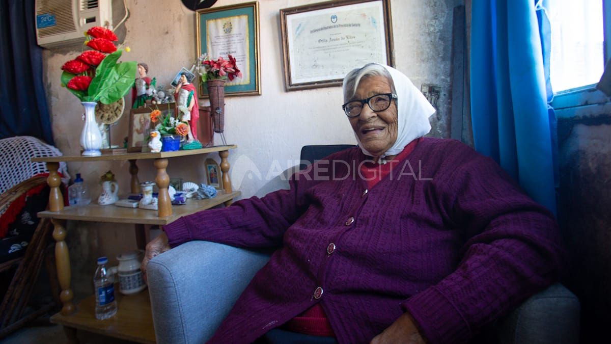 A sus 100 años, Otilia Acuña recordó la inundación de 2003 en barrio Santa Rosa de Lima