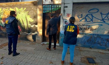 El 26 de abril, detectives de la AIC llegaron al domicilio del hombre de 42 años y lo detuvieron. El 26 de abril, detectives de la AIC llegaron al domicilio del hombre de 42 años y lo detuvieron.
