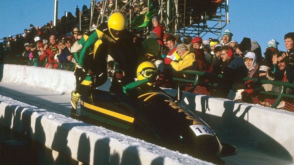 El domingo 28 de febrero de 1988 y, tras las mangas clasificatorias, el equipo de bobsleigh de Jamaica participó en la prueba final de cuatro personas. Quienes corrieron fueron Dudley Stokes; su hermano menor, Chris; Michael White, y Devon Harris. El domingo 28 de febrero de 1988 y, tras las mangas clasificatorias, el equipo de bobsleigh de Jamaica participó en la prueba final de cuatro personas. Quienes corrieron fueron Dudley Stokes; su hermano menor, Chris; Michael White, y Devon Harris.