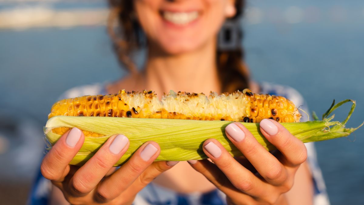 Vacaciones de verano: cuánto cuesta comer un choclo en las playas de Mar del Plata