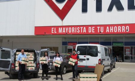Supermayorista Vital donó 1.000 cajas navideñas a comedores y asociaciones. Supermayorista Vital donó 1.000 cajas navideñas a comedores y asociaciones.