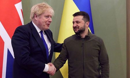 Johnson habló con Zelenski y destacó el apoyo inquebrantable de todos los partidos del Reino Unido al pueblo ucraniano. Johnson habló con Zelenski y destacó el apoyo inquebrantable de todos los partidos del Reino Unido al pueblo ucraniano.