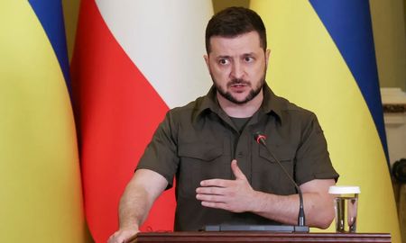Zelenski dijo que Moscú está esperando el momento en que se pueda usar una u otra área comercial para chantajear políticamente a Europa. Zelenski dijo que Moscú está esperando el momento en que se pueda usar una u otra área comercial para chantajear políticamente a Europa.
