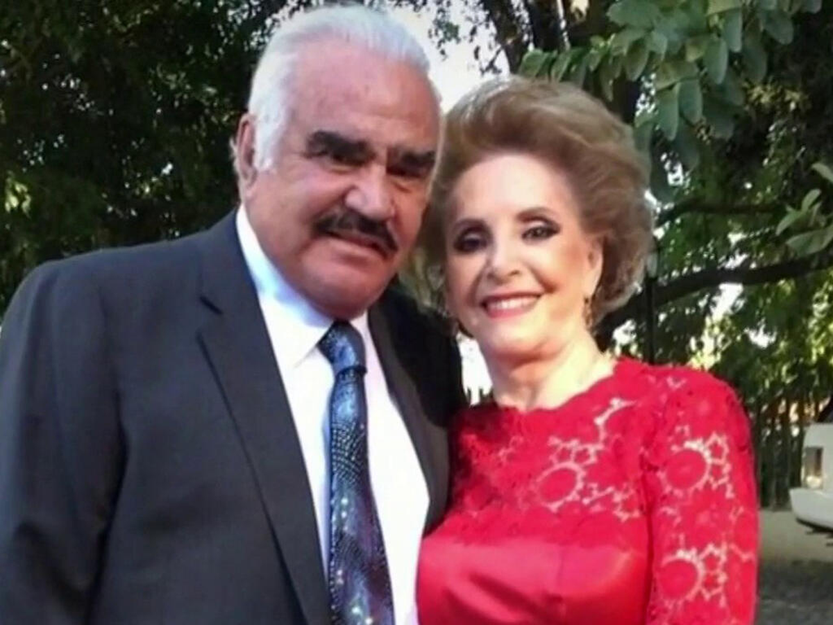 Doña Cuquita rompe el silencio en el último adiós a Vicente Fernández