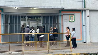Padres se reunieron frente a la escuela Lourdes de Santa Fe: 