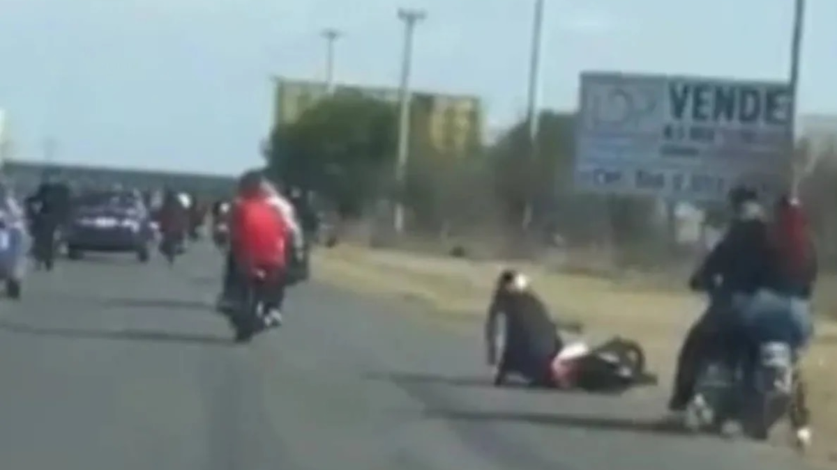 Investigan a policías por chocar y voltear intencionalmente a motociclistas en Villa Gobernador Gálvez