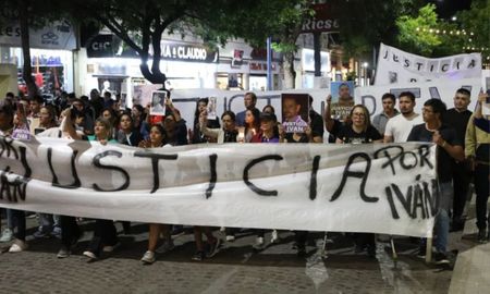 La tragedia derivó en una convocatoria impulsada por vecinos y familiares, quienes exigieron justicia. La tragedia derivó en una convocatoria impulsada por vecinos y familiares, quienes exigieron justicia.