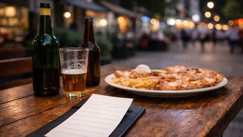 El hecho ocurrió el lunes por la tarde, en un local gastronómico ubicado en inmediaciones de San Martín y La Rioja. (Imagen ilustrativa generada con IA)