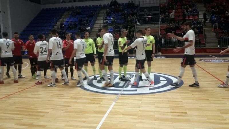 Gente de San Lorenzo agredió con armas blancas a jugadores de futsal de Independiente