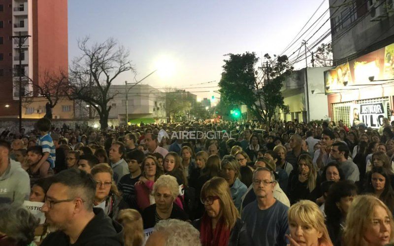 Cientos de santafesinos se convocaron en reclamo de justicia por la muerte de Cabal y exigen seguridad