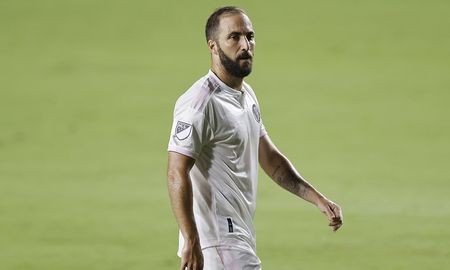 Gonzalo Higuaín anunció que no volverá a River y que se retirará en el fútbol de Estados Unidos. Gonzalo Higuaín anunció que no volverá a River y que se retirará en el fútbol de Estados Unidos.