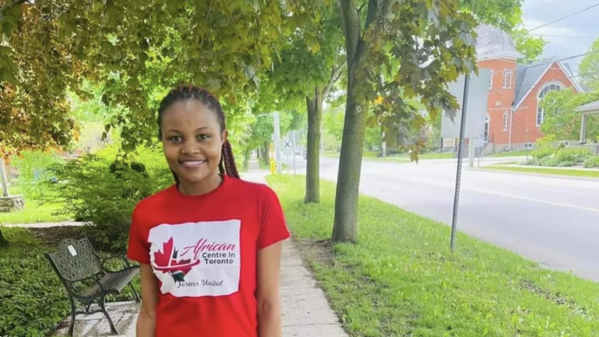 La familia de Hellen, que ahora está tratando de recaudar fondos para llevar su cuerpo a Kenia.