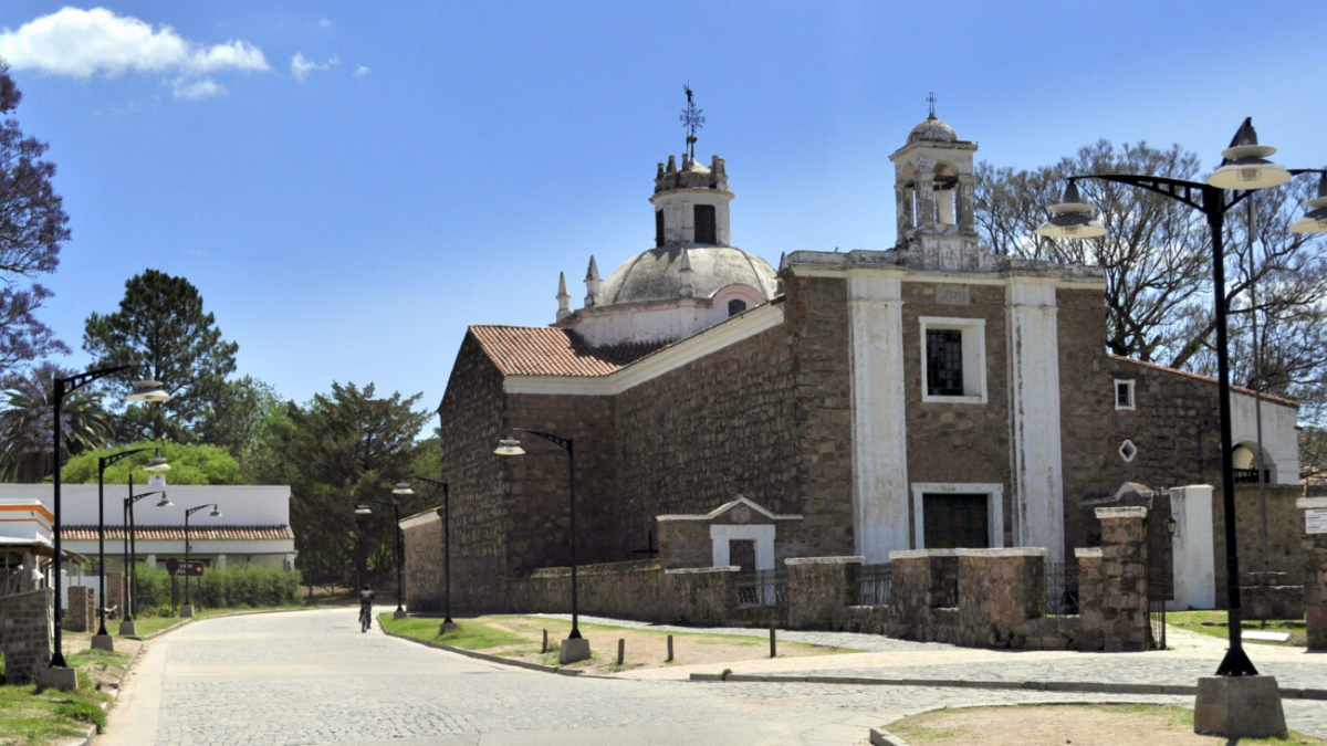 Escapada a una ciudad de Córdoba con historia, tradiciones gauchas y una gastronomía única