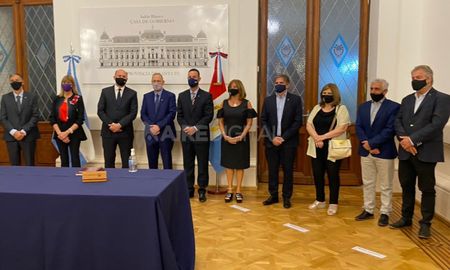 Los cambios en el gabinete de Omar Perotti se formalizan este lunes: Roberto Suckerman asumió como ministro de Gobierno, Marcos Corach como ministro de Gestión Pública y Juan Manuel Pusinieri como ministro de Trabajo. Los cambios en el gabinete de Omar Perotti se formalizan este lunes: Roberto Suckerman asumió como ministro de Gobierno, Marcos Corach como ministro de Gestión Pública y Juan Manuel Pusinieri como ministro de Trabajo.