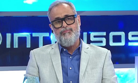El conductor de Tv Nostra, Jorge Rial, salió al aire y habló sobre la decisión que tomó de irse a vacunar a Miami. Siento que vine a salvar mi vida, añadió. El conductor de Tv Nostra, Jorge Rial, salió al aire y habló sobre la decisión que tomó de irse a vacunar a Miami. Siento que vine a salvar mi vida, añadió.