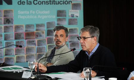 El intendente de la ciudad de Santa Fe, Emilio Jatón, acompañado por su gabinete, presentó este martes a los concejales el proyecto de Presupuesto Municipal 2023. El intendente de la ciudad de Santa Fe, Emilio Jatón, acompañado por su gabinete, presentó este martes a los concejales el proyecto de Presupuesto Municipal 2023.