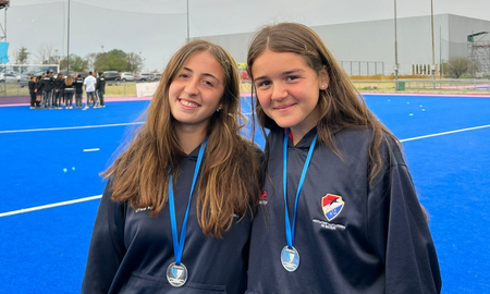 Emilia Vidoz y Clara Dodorico, las dos santafesinas que representarán a la ciudad en la concentración de jugadoras juveniles de la CAH. Emilia Vidoz y Clara Dodorico, las dos santafesinas que representarán a la ciudad en la concentración de jugadoras juveniles de la CAH.