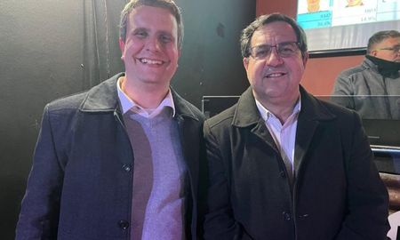 El concejal electo Juan Pablo Suligoy junto al intendente de Reconquista Amadeo Enrique Vallejos. El concejal electo Juan Pablo Suligoy junto al intendente de Reconquista Amadeo Enrique Vallejos.