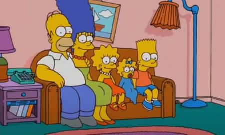 Los Simpson hicieron historia en la televisión: apareció el primer beso entre hombres. Los Simpson hicieron historia en la televisión: apareció el primer beso entre hombres.