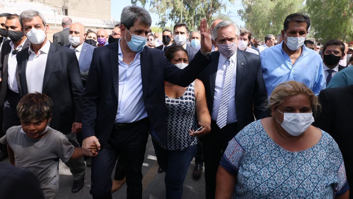 Acompañado por el goberndor Sergio Uñac