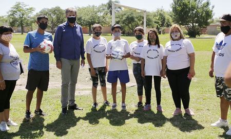Este jueves, el intendente Emilio Jatón encabezó la licitación para recuperar dos espacios verdes en los barrios Scarafía y Los Troncos. Este jueves, el intendente Emilio Jatón encabezó la licitación para recuperar dos espacios verdes en los barrios Scarafía y Los Troncos.