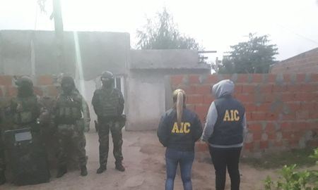 Una colaboración de fuerzas policiales realizó allanamientos simultáneos en barrio Las Vegas Una colaboración de fuerzas policiales realizó allanamientos simultáneos en barrio Las Vegas
