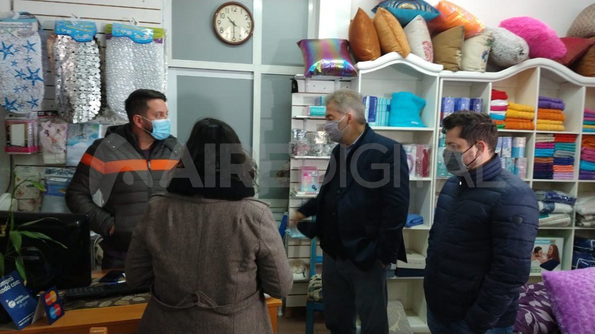 Roberto Mirabella recorrió, junto a Jorgelina Mudallel y Marcos Castelló, el operativo multiagencial ubicado en la vecinal Ceferino Namuncurá.