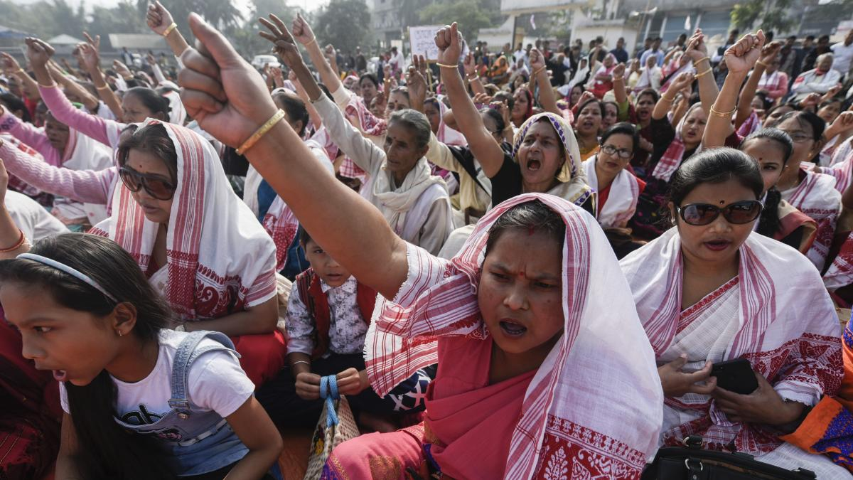 Fue obligada a marchar desnuda por un pueblo como castigo por ser infiel