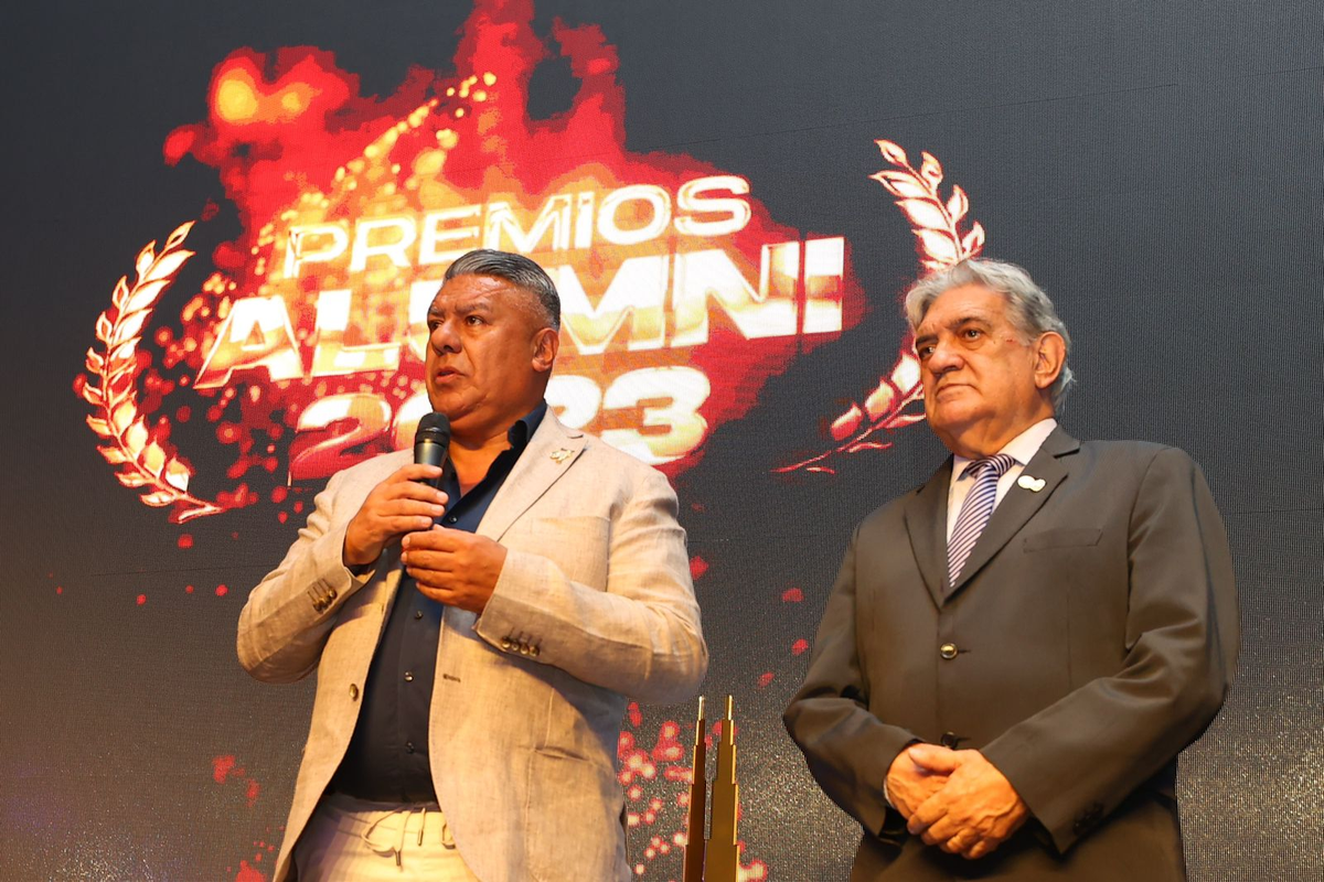 Claudio Tapia estuvo en los Premios Alumni 2023.