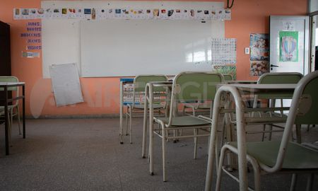 El ciclo lectivo 2024 comenzó muy complicado en Santa Fe por los paros docentes y de colectivos. El ciclo lectivo 2024 comenzó muy complicado en Santa Fe por los paros docentes y de colectivos.