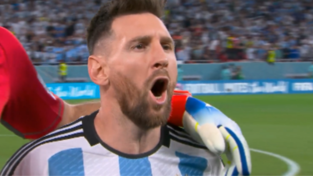 Las similitudes entre ambos himnos recae&nbsp;en los primeros instantes del australiano. En cuanto al aspecto netamente musical