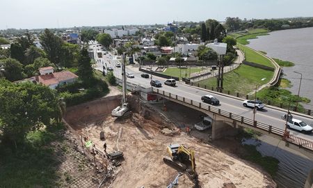 Nuevo Puente Santa Fe - Santo Tomé: mientras aguarda la llegada de las primeras vigas, el Gobierno Provincial ya construyó más de la mitad de las pilas. Nuevo Puente Santa Fe - Santo Tomé: mientras aguarda la llegada de las primeras vigas, el Gobierno Provincial ya construyó más de la mitad de las pilas.