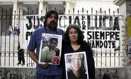 Lucía Pérez fue brutalmente asesinada en octubre del 2016. Los jueces que absolvieron a los acusados enfrentarán un jury. Lucía Pérez fue brutalmente asesinada en octubre del 2016. Los jueces que absolvieron a los acusados enfrentarán un jury.