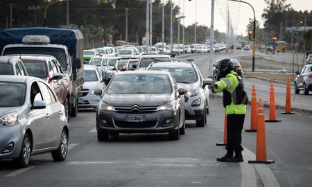 Personal policial y de Gendarmería realizaron operativos de tránsito dinámicos en la ruta nacional 168 y en la ruta provincial 1. Personal policial y de Gendarmería realizaron operativos de tránsito dinámicos en la ruta nacional 168 y en la ruta provincial 1.