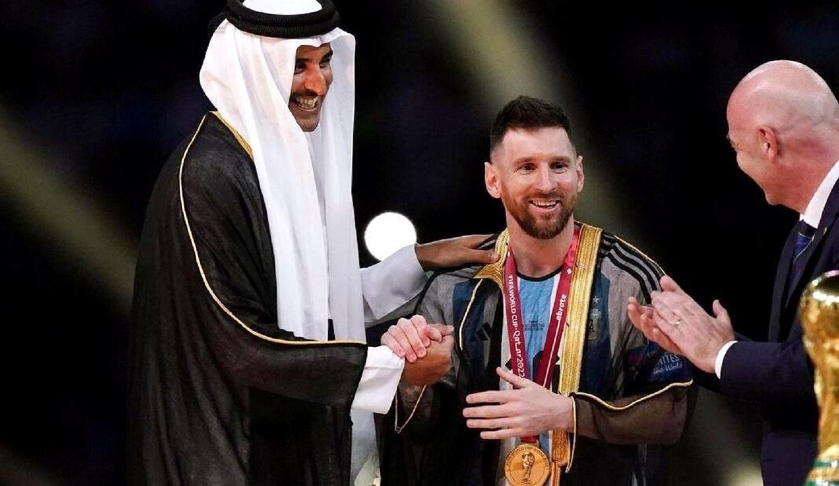 Ofrecen a Lionel Messi un millón de dólares por la túnica que utilizó al alzar la Copa del Mundo.