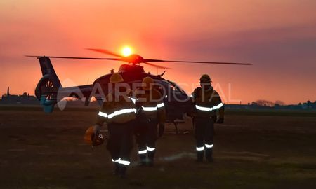 Brigadistas de Protección Civil combaten el fuego en zonas de islas. Brigadistas de Protección Civil combaten el fuego en zonas de islas.