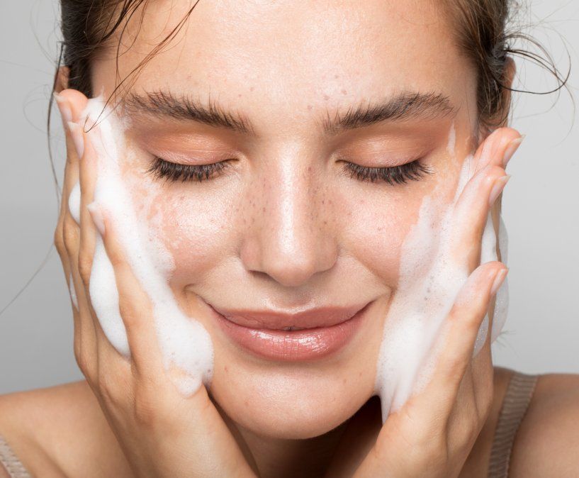 C&oacute;mo hacer un exfoliante casero para limpiar el rostro.
