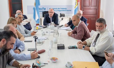 Las partes acordaron avanzar durante esta semana en los ejes detallados y volver a concretar una reunión el martes 8 de agosto. Las partes acordaron avanzar durante esta semana en los ejes detallados y volver a concretar una reunión el martes 8 de agosto.