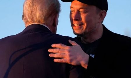 La disputa entre Musk y Trump no solo ha desencadenado una histórica caída en Tesla y una pérdida multimillonaria para Musk, sino que también ha expuesto la fragilidad de la intersección entre poder político y empresarial. La disputa entre Musk y Trump no solo ha desencadenado una histórica caída en Tesla y una pérdida multimillonaria para Musk, sino que también ha expuesto la fragilidad de la intersección entre poder político y empresarial.