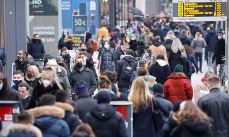 Las restricciones continuarán durante todo el mes de abril, lo que ocasiona protestas y oposición en diferentes regiones. Las restricciones continuarán durante todo el mes de abril, lo que ocasiona protestas y oposición en diferentes regiones.