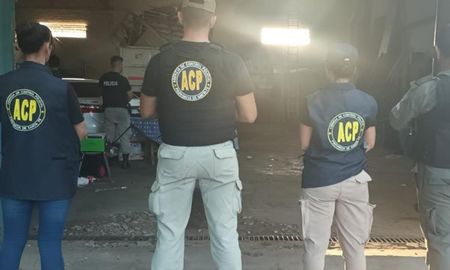Personal de la Agencia de Control Policial (ACP) encabezó allanamientos en el sur de la provincia por el asesinato de un exbarra de Newell´s. Personal de la Agencia de Control Policial (ACP) encabezó allanamientos en el sur de la provincia por el asesinato de un exbarra de Newell´s.