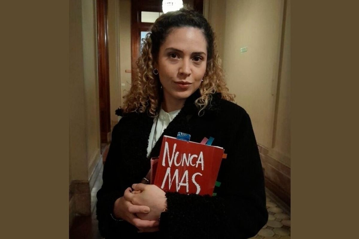 La diputada libertaria Lourdes Arrieta cambió el patito por el Nunca Más y ya lo marcó con colores.
